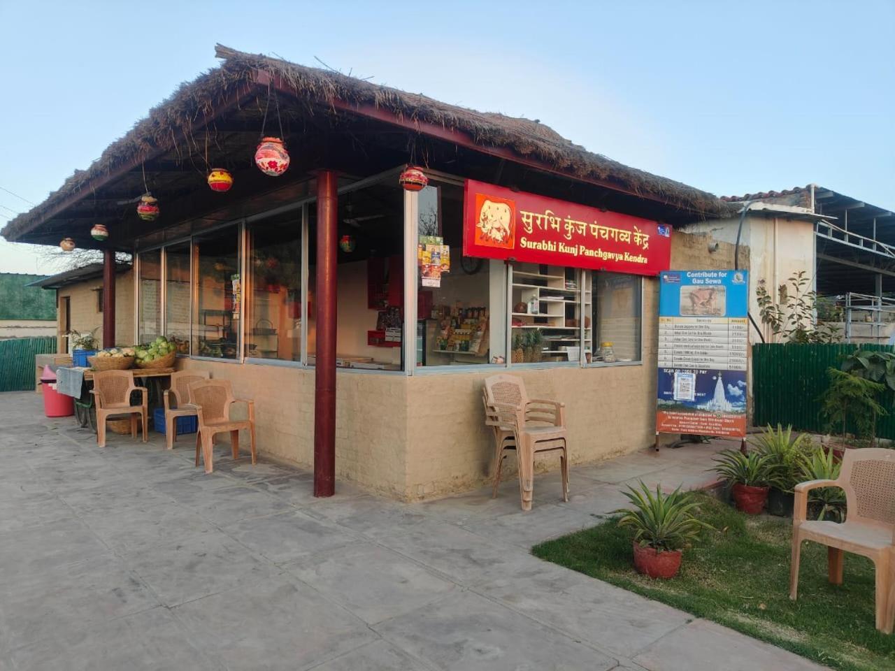 Villa In Vrindavan, Hare Krishna M Exterior foto